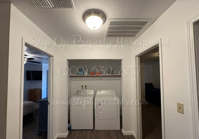 Building Photo - Cozy 3-Bedroom 2-Bath Retreat Nestled in the Trees!