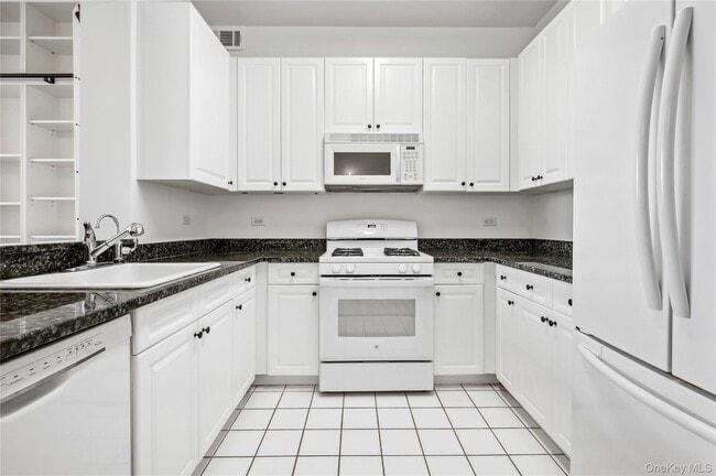 Building Photo - 1 Scarsdale Rd