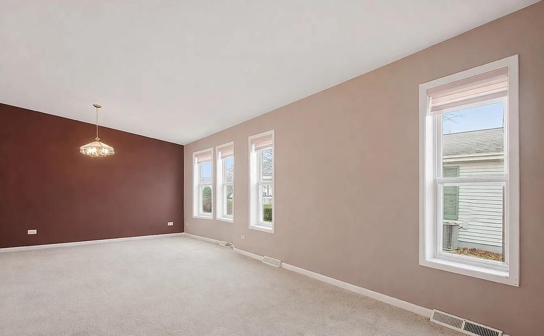 Building Photo - 323 Belmont Ct