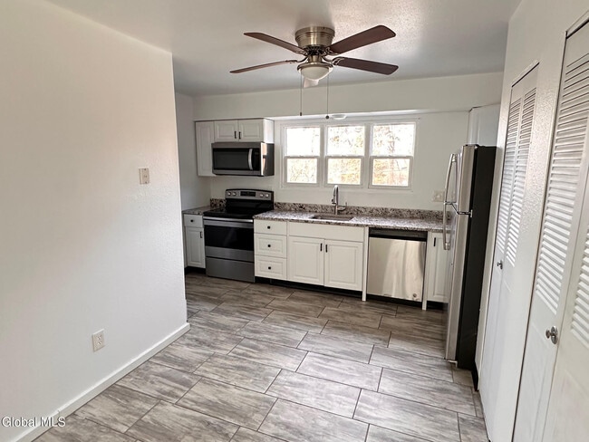 Building Photo - 54 Northern Dr