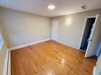 Building Photo - Spacious 5-Bedroom Home for Rent on Ohio A...