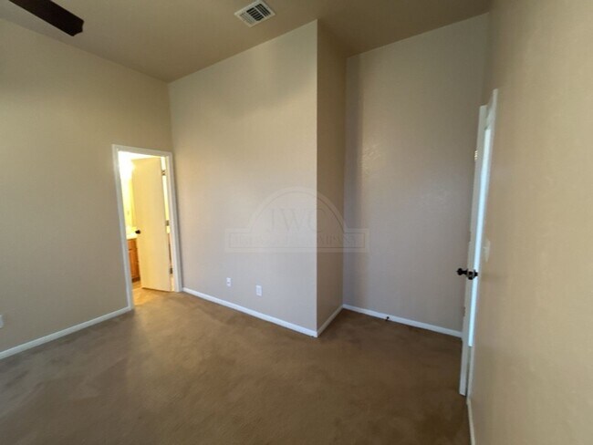 Building Photo - 2505 Southwood Dr