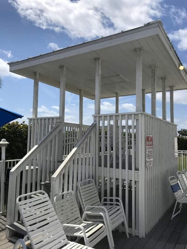 Building Photo - 8600 Ridgewood Ave