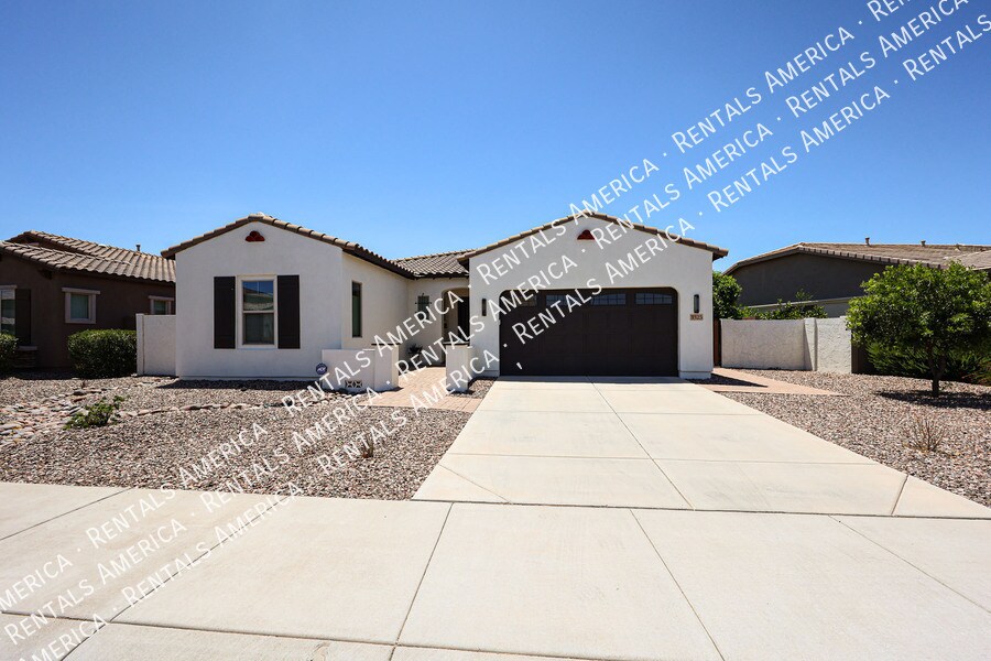 Building Photo - 3325 E Coconino Dr