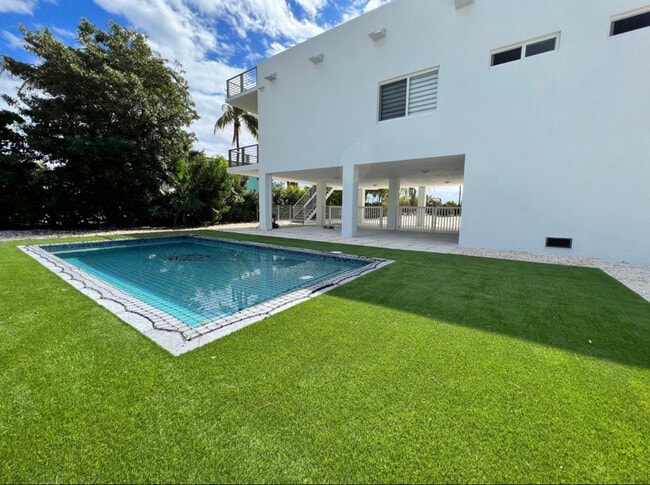Primary Photo - 229 W Seaview Cir