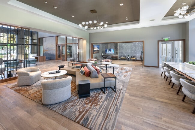 Building Photo - Carlyle