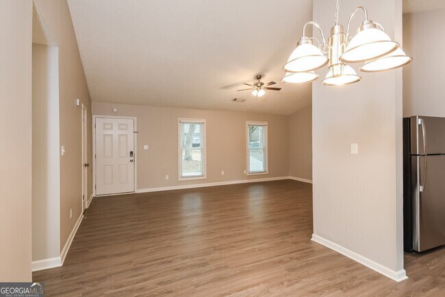 Building Photo - 6924 Hickory Log Rd