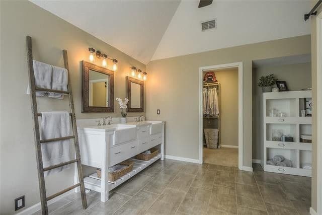 Building Photo - 14412 Fairway St