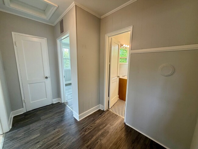 Building Photo - 714 Miller Rd