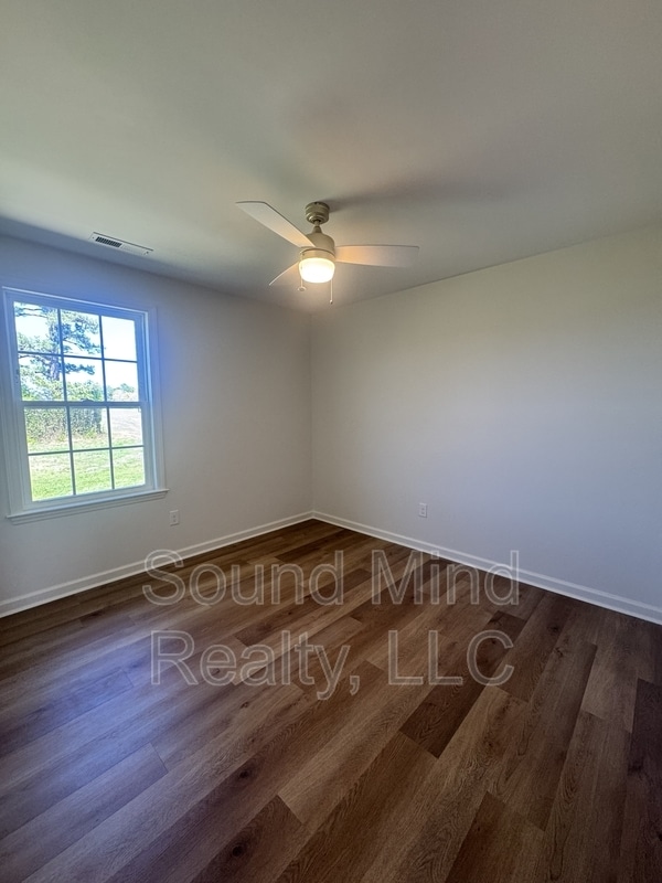 Building Photo - 204 Landmark Dr