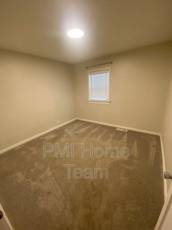 Building Photo - 330 E 100 N