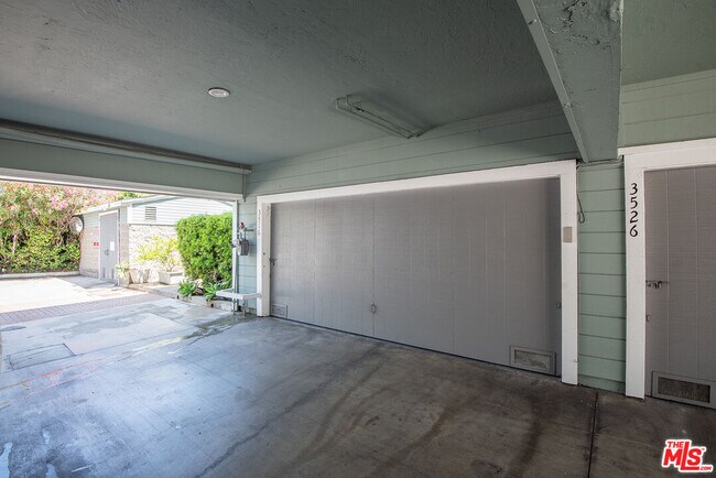 Building Photo - 3516 Vía Dolce