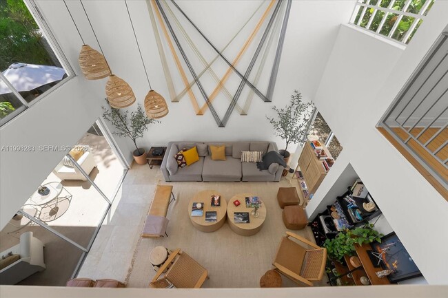 Building Photo - 2721 SW 22nd Ave