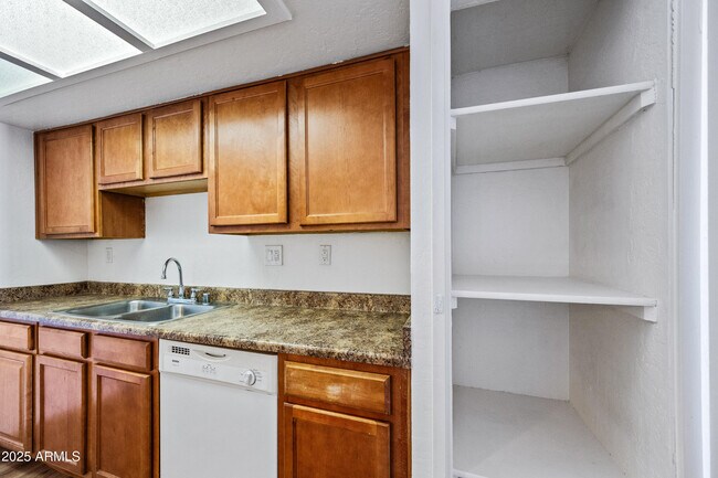 Building Photo - 16602 N 25th St