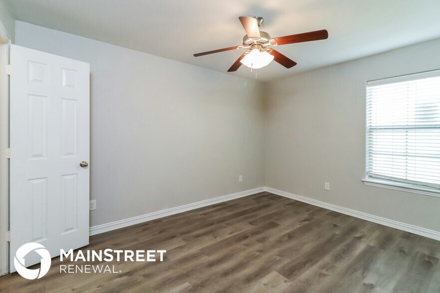 Building Photo - 3433 Heatherbend St