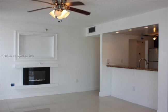 Building Photo - 800 N Miami Ave