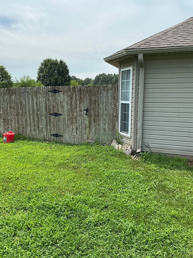 Building Photo - 3 Bedroom 2 Bath House