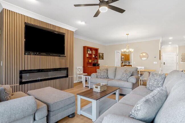 Building Photo - 2 Bedroom, 2 Full Bathroom Condo in a Gated Keowee Key Community