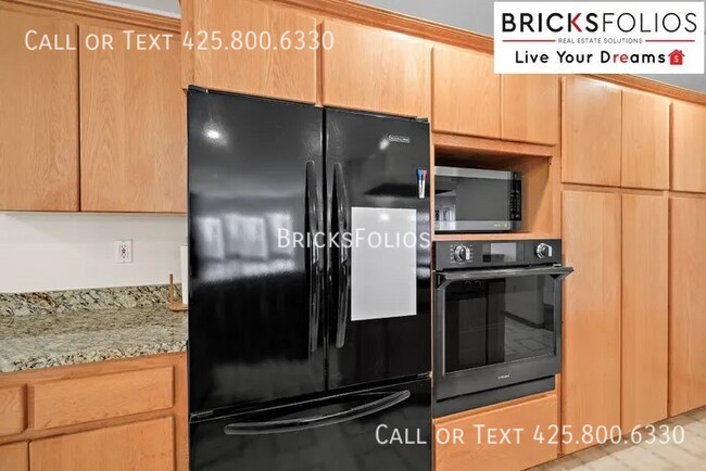 Building Photo - Welcome to Tukwila Haven – Open Concept Home Near Sound Transit!