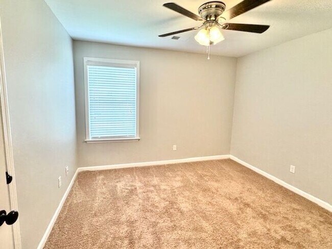 Building Photo - Move In Special! Available Now! 4-Bedroom ...