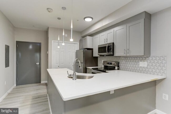 Building Photo - 400 N Highland Ave