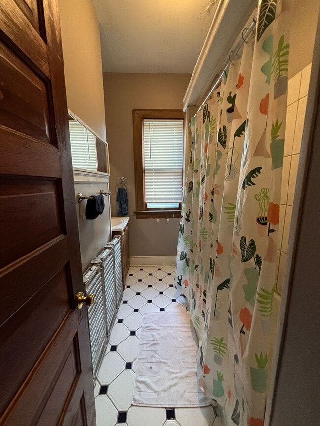 Building Photo - 2901 N Prospect Ave