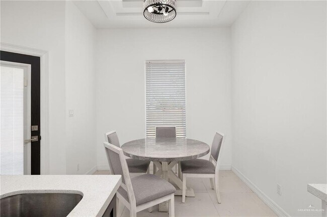 Building Photo - 18 Duncan Ln