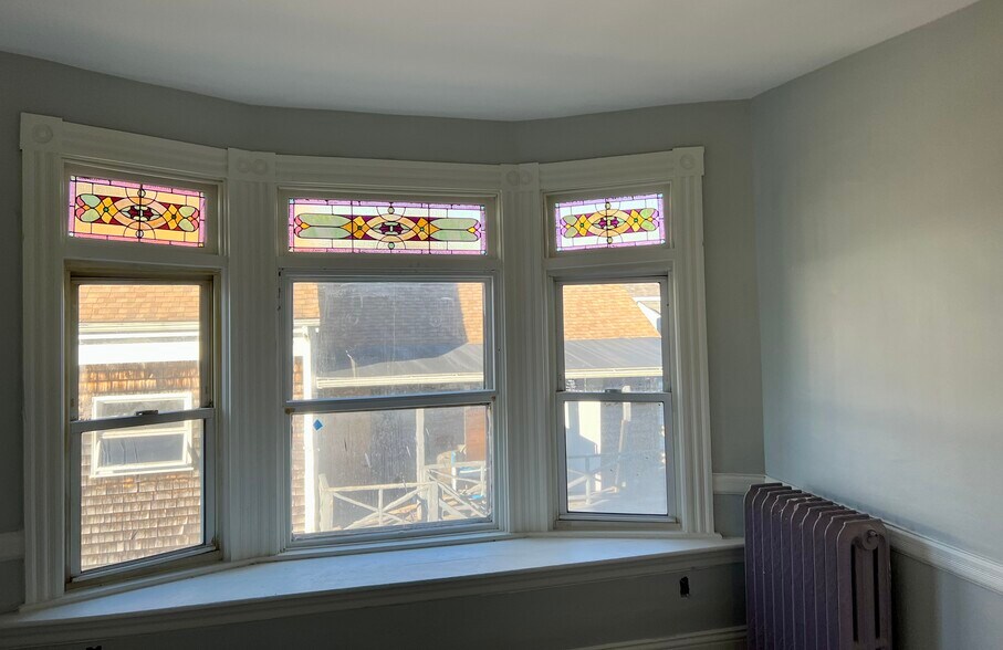 Original bay windows and stained glass - 56 State St