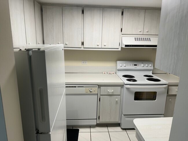 Building Photo - 999 Brickell Bay Dr