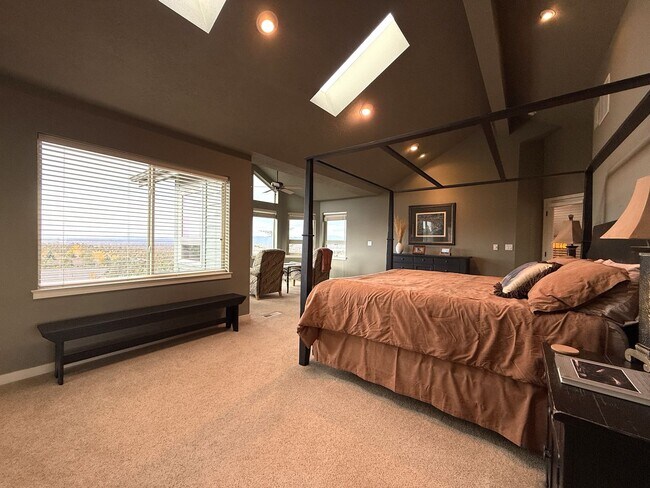 Building Photo - WINTER SPECIAL DISCOUNTED $500 PER MONTH F...