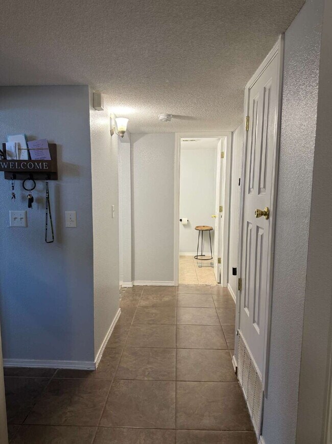 Building Photo - "Charming 3-Bed Oasis with Granite Touches & Cozy Fireplace in El Paso!"