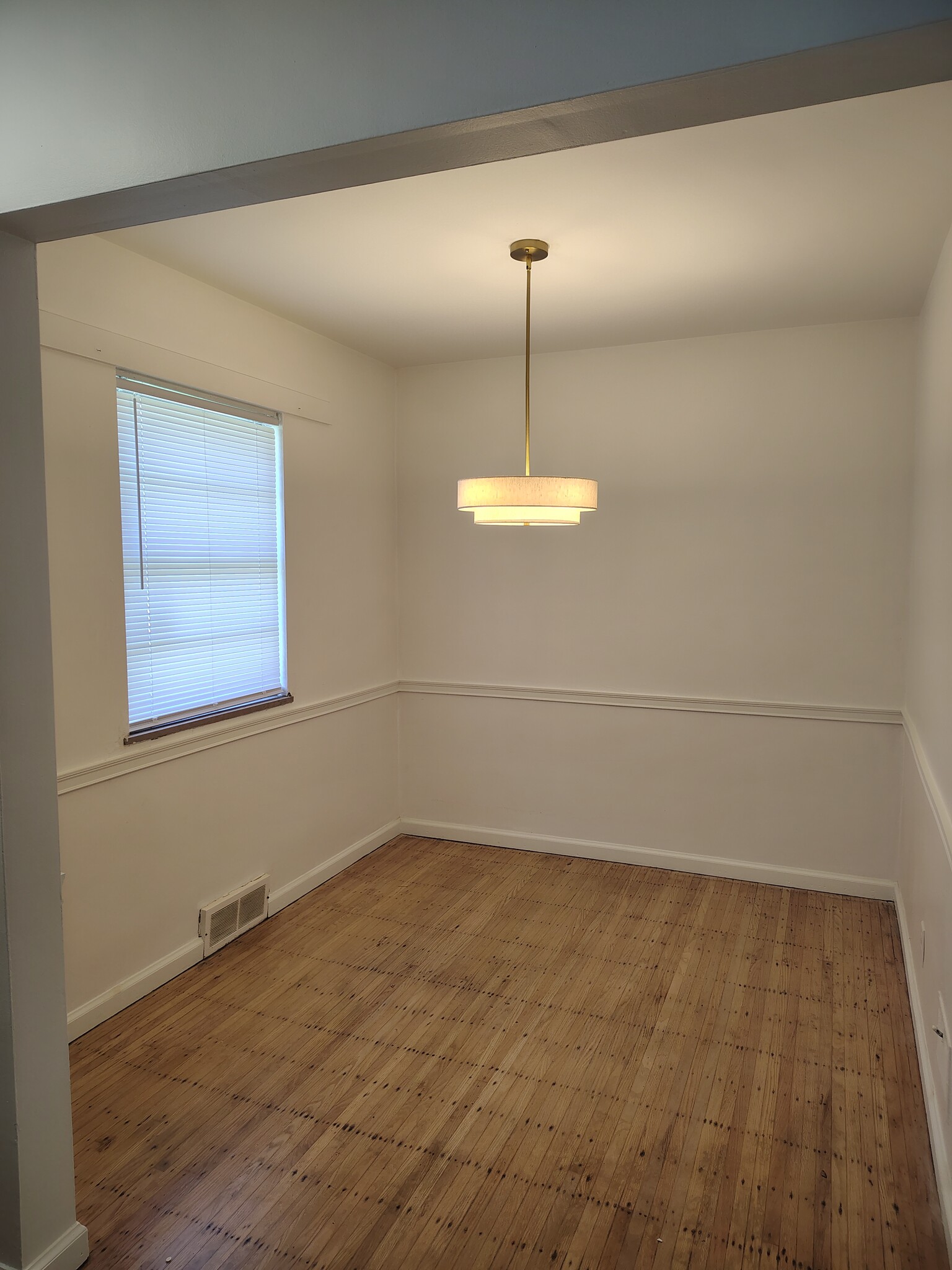 Building Photo - 1651 W 57th St