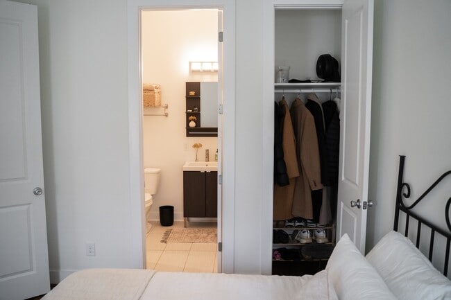 Building Photo - 424 36th Ave N