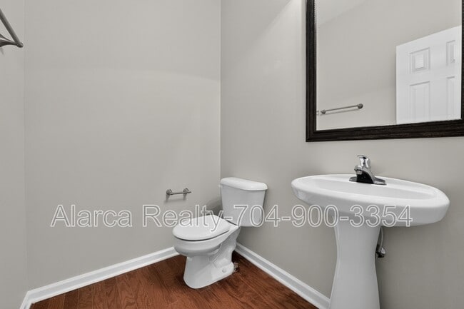 Building Photo - 2041 White Cedar Ln