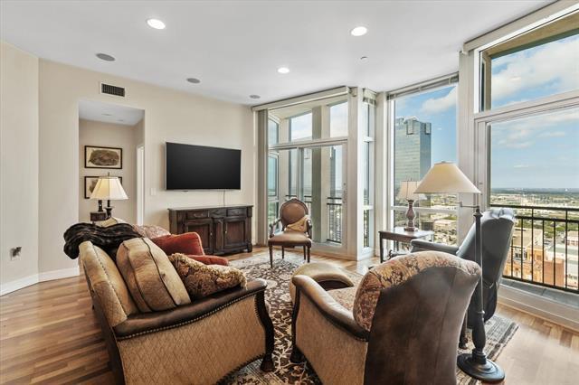 Primary Photo - 500 Throckmorton St