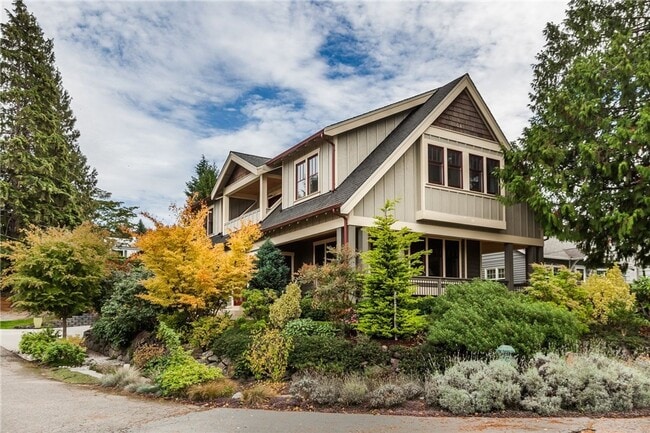Building Photo - Meticulously designed Craftsman in North Beach with private beach access.