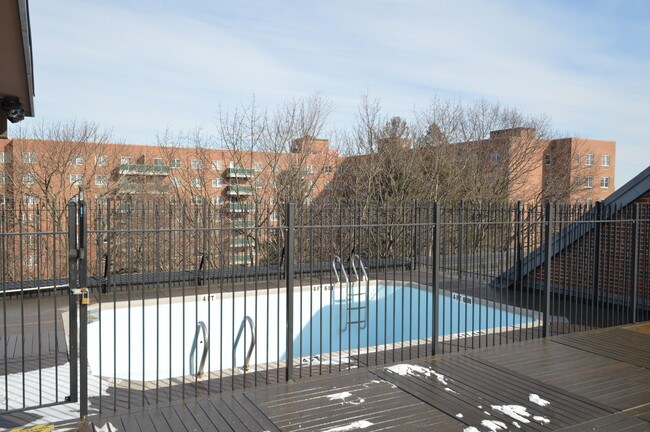 Building Photo - 125 Pleasant St