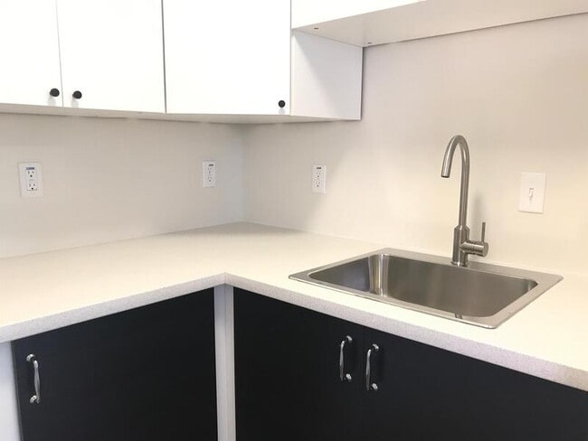 Building Photo - 1418 Union Blvd