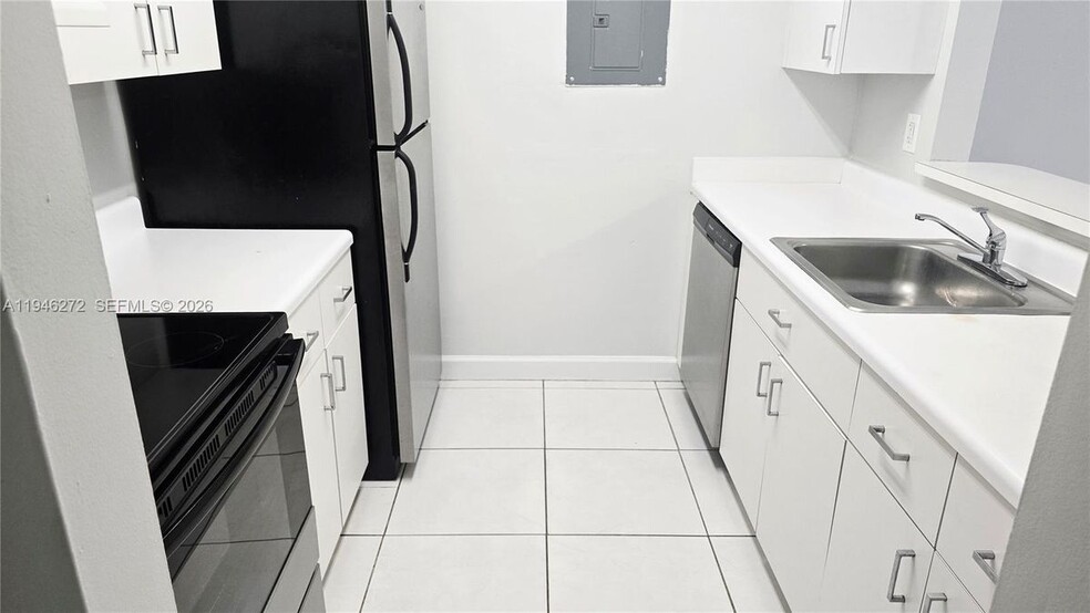 Building Photo - 2150 SW 16th Ave