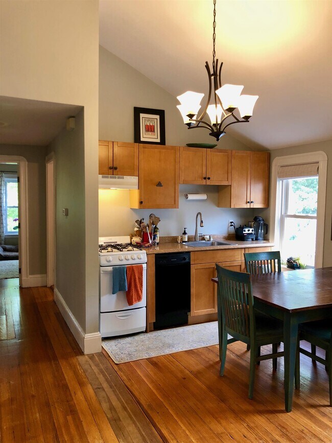 Primary Photo - 132 Boston Ave