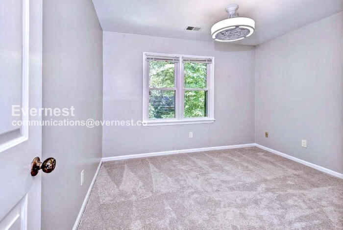 Building Photo - 17 Autumn E