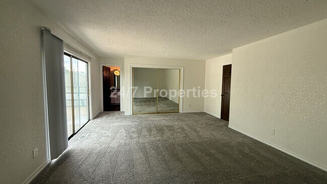 Building Photo - Sprawling 5 BD | 3 BA with Basement - Gresham