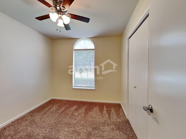 Building Photo - 351 Bailey Loop