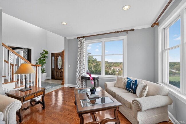 Building Photo - 11 Dorian Way