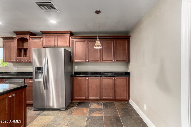 Building Photo - 3912 S Elm St