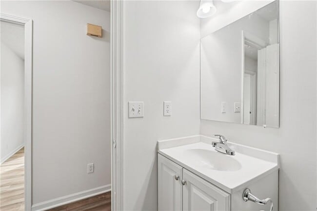 Building Photo - 240 Plantation Glen Ct