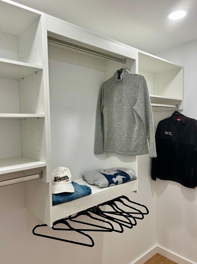 Building Photo - 179 Butternut St