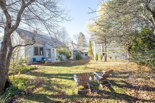 Building Photo - 47 Florence St