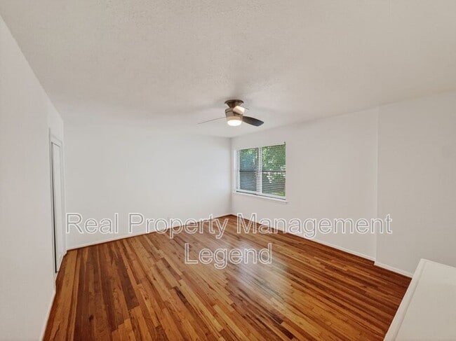 Building Photo - 4944 N Hall St