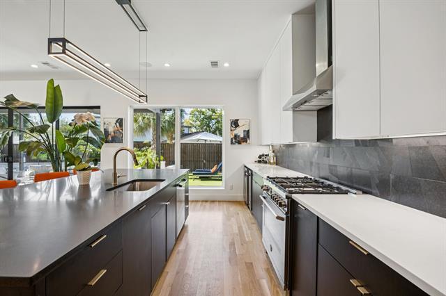 Building Photo - 9733 Mixon Dr